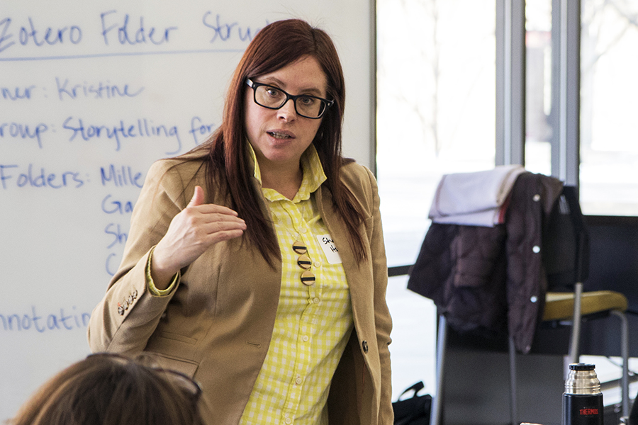 Shanda Hunt discusses project with Research Sprints team.