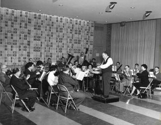 Lisowsky-leading-Orchestra