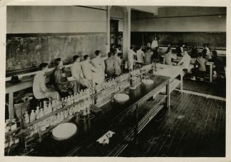Shanghai YMCA Chemistry Class. Credit: Kautz Family YMCA Archives, P943 http://purl.umn.edu/126817