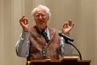 Robert Bly at an October 2006 University of Minnesota Libraries event