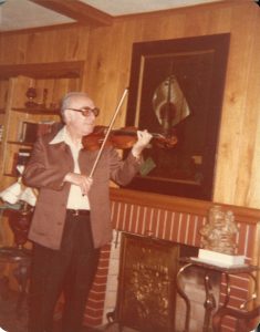 Werner Simon as an older man, playing his violin